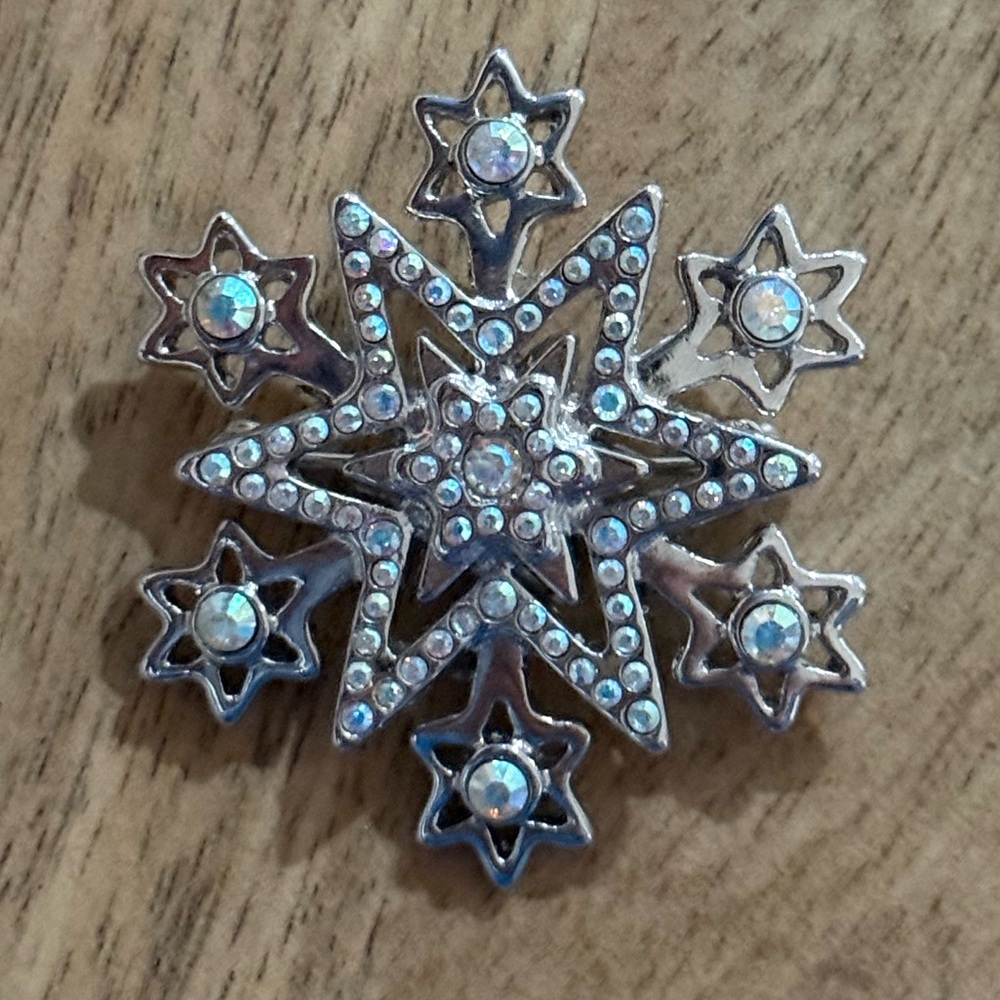 Vintage Swarovski 2004 Rockefeller Center Snowflake Limited Edition Pin/Brooch